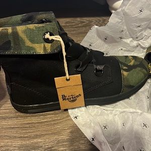 Dr marten canvas